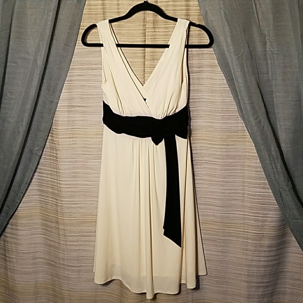 Adorable fit and flare cocktail dress.